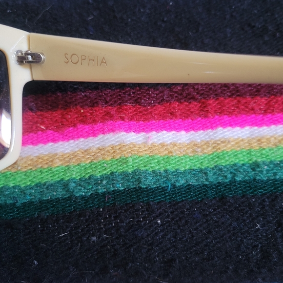 Tres Noir Tortoise Sophia Sunglasses - Picture 4 of 6